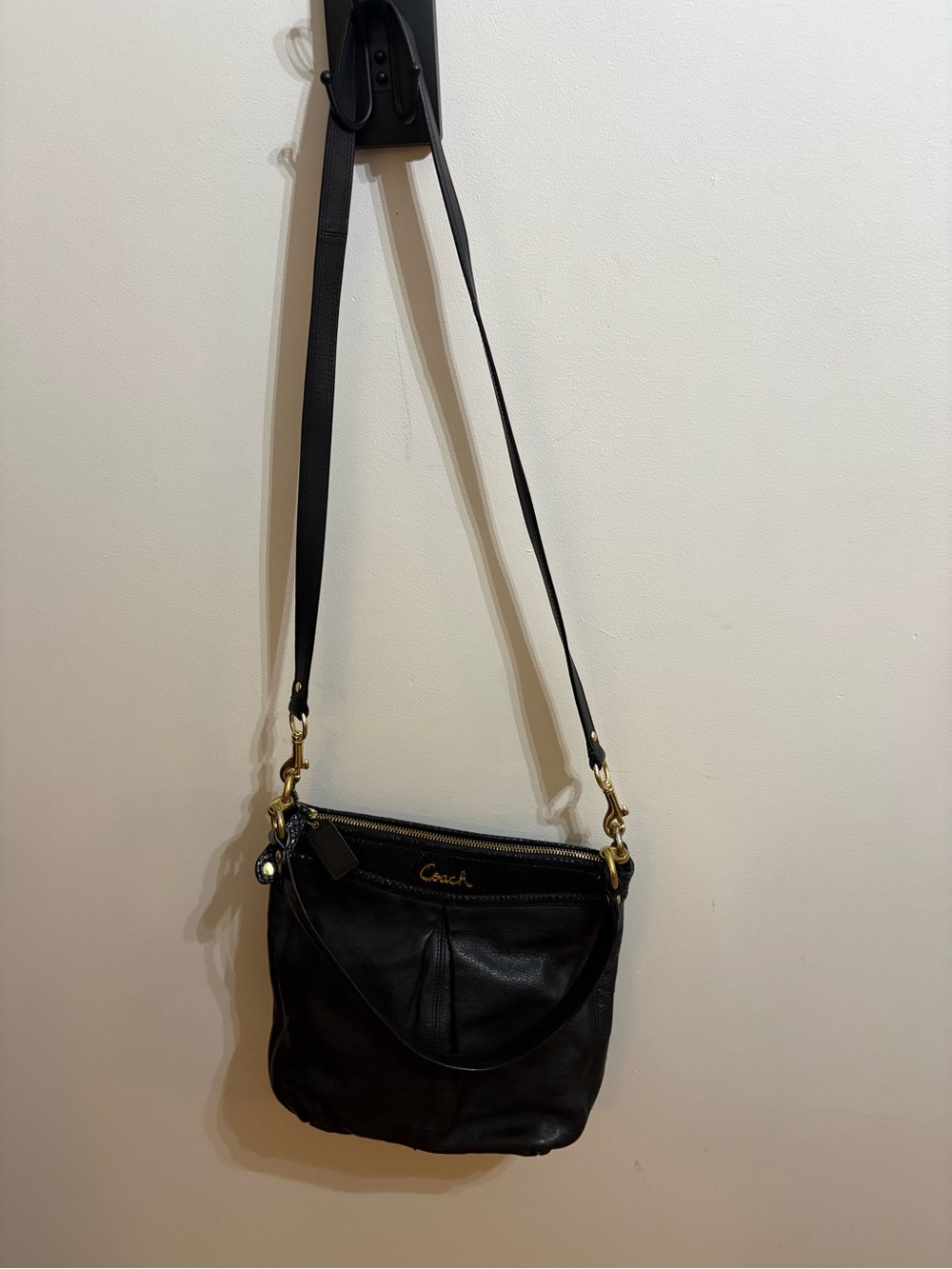 2010s Coach Black Leather Shoulder Bag with Gold Hardware - Picture 12 of 12